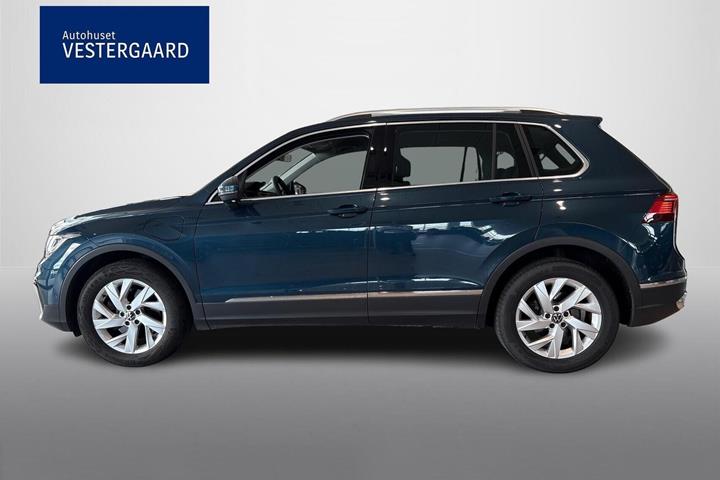 Blå VW Tiguan fra 2021