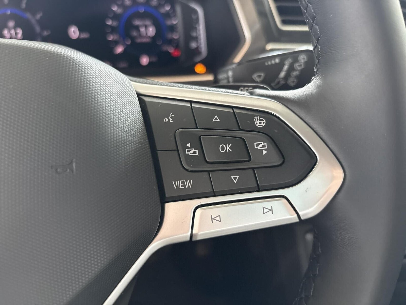 Blå VW Tiguan fra 2021