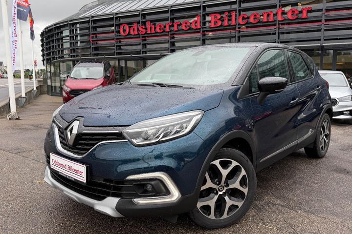 Blå Renault Captur fra 2018 set udefra