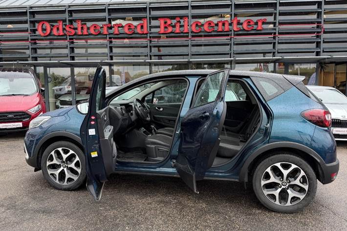 Blå Renault Captur fra 2018