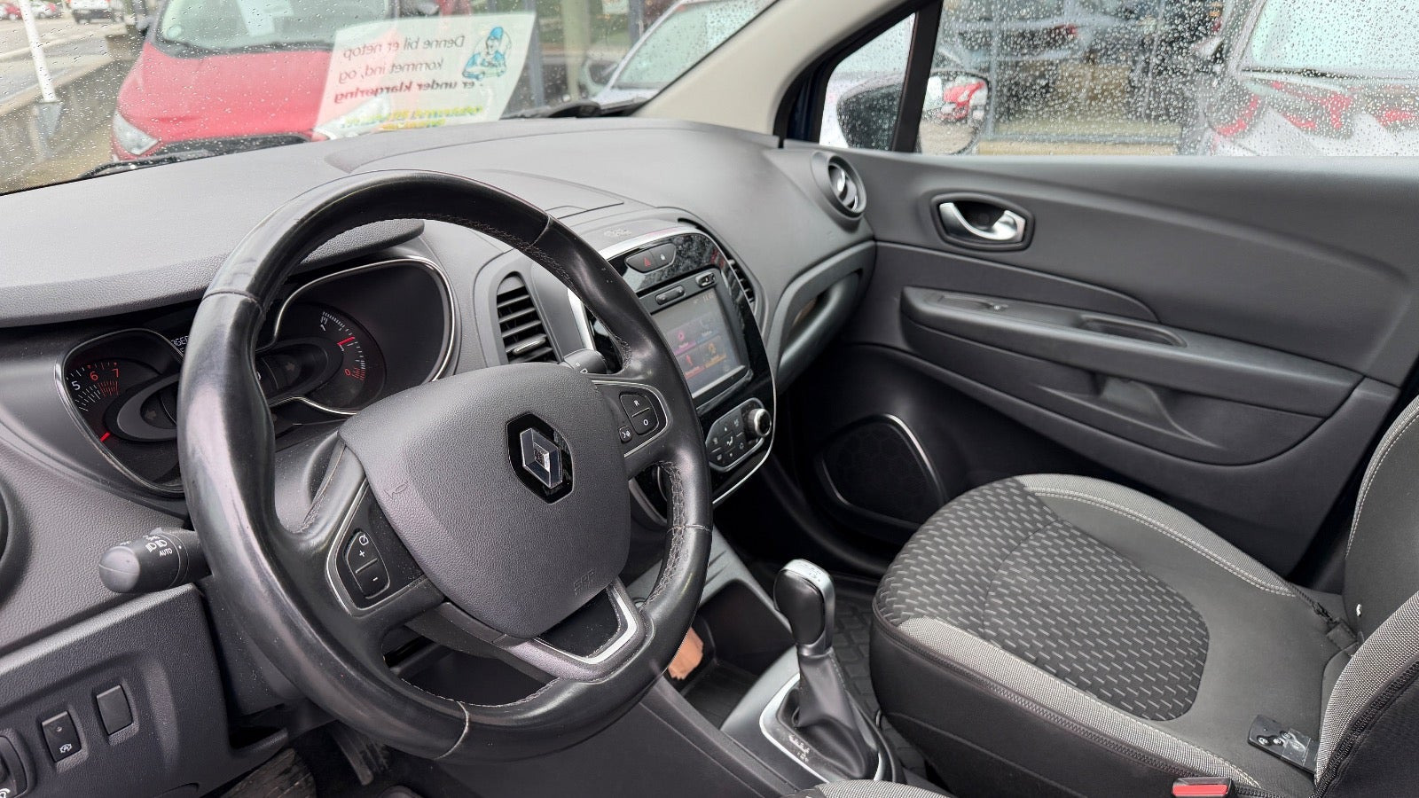 Blå Renault Captur fra 2018