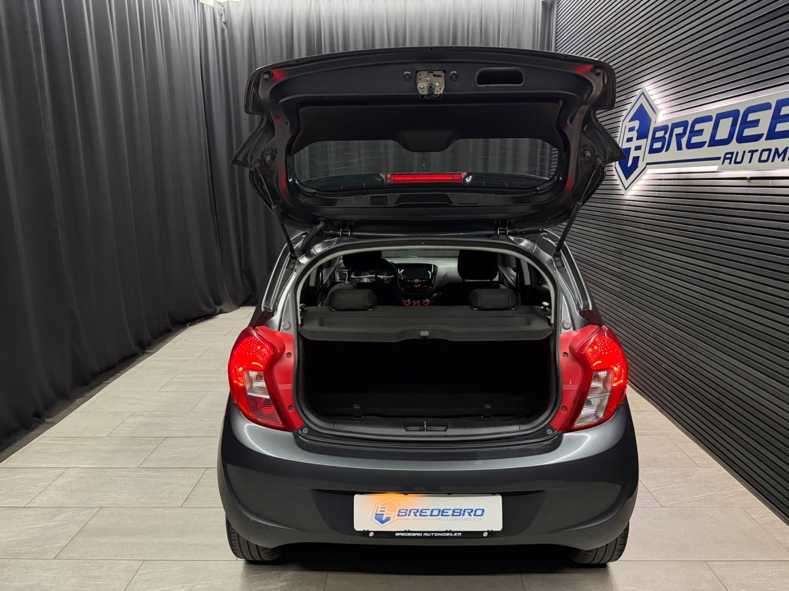 Sort Opel Karl fra 2017