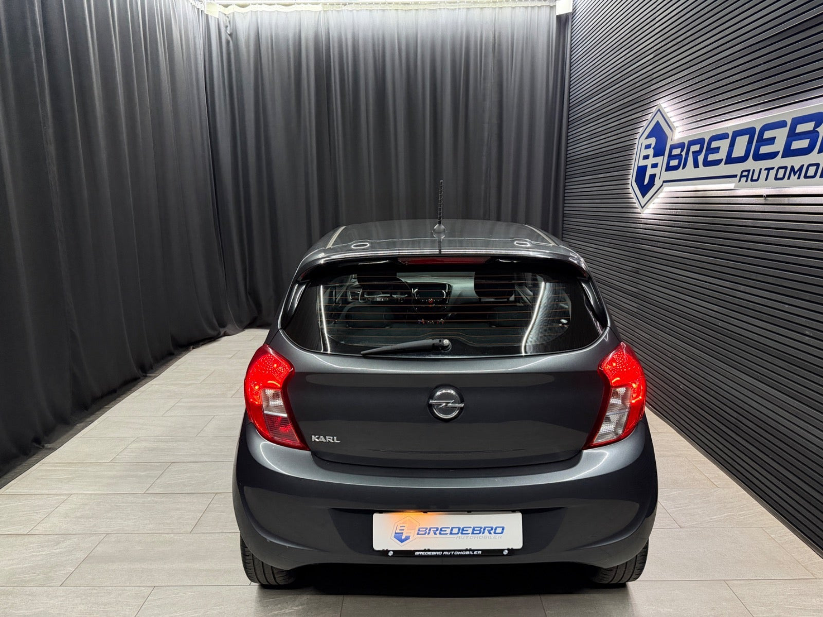 Sort Opel Karl fra 2017