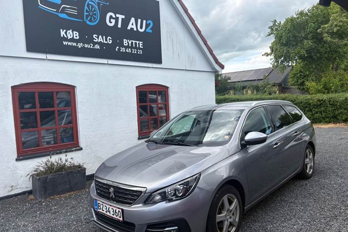 Sølv Peugeot 308 fra 2017