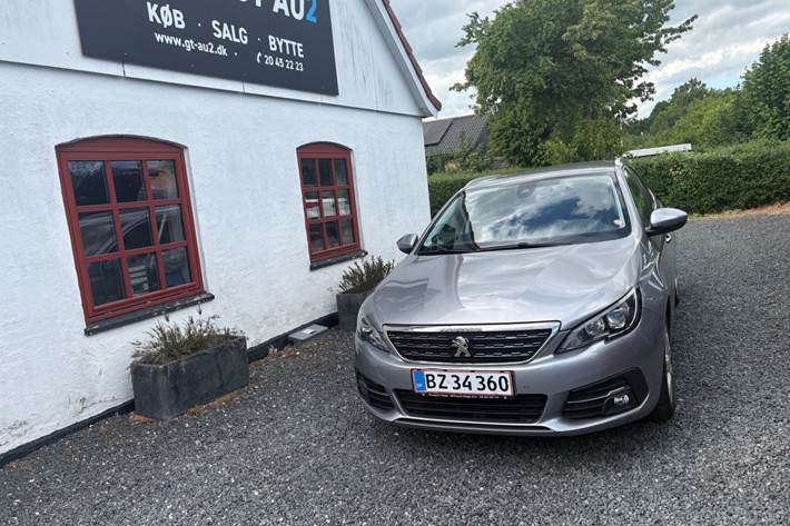 Sølv Peugeot 308 fra 2017