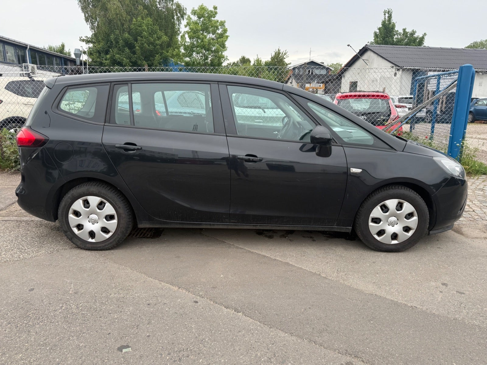 Sort Opel Zafira fra 2015