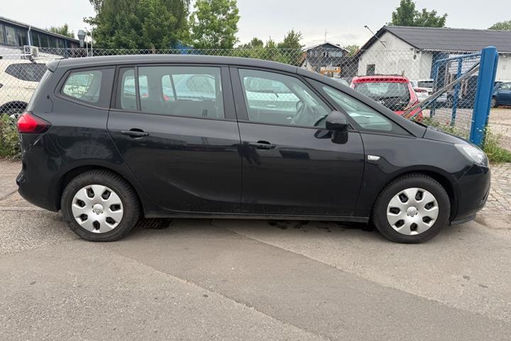 Sort Opel Zafira fra 2015