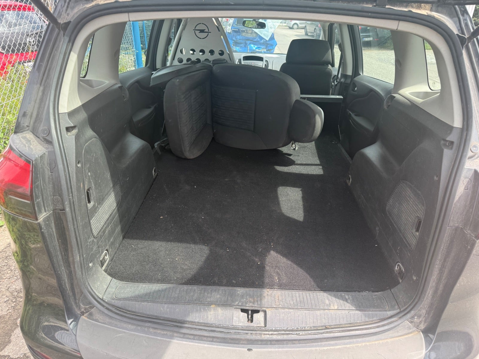 Sort Opel Zafira fra 2015