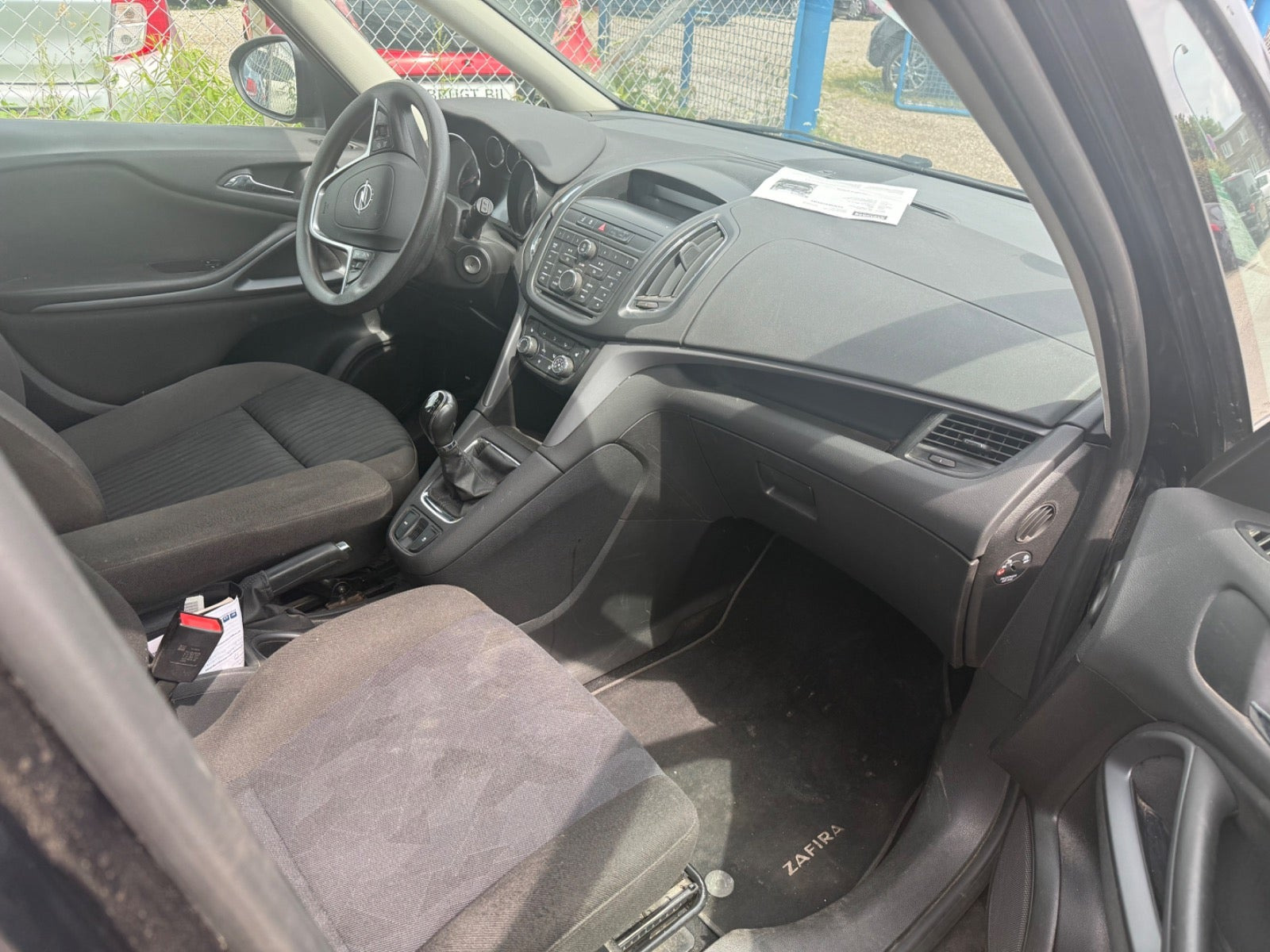 Sort Opel Zafira fra 2015