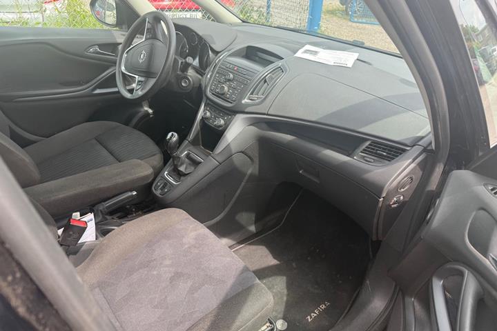 Sort Opel Zafira fra 2015