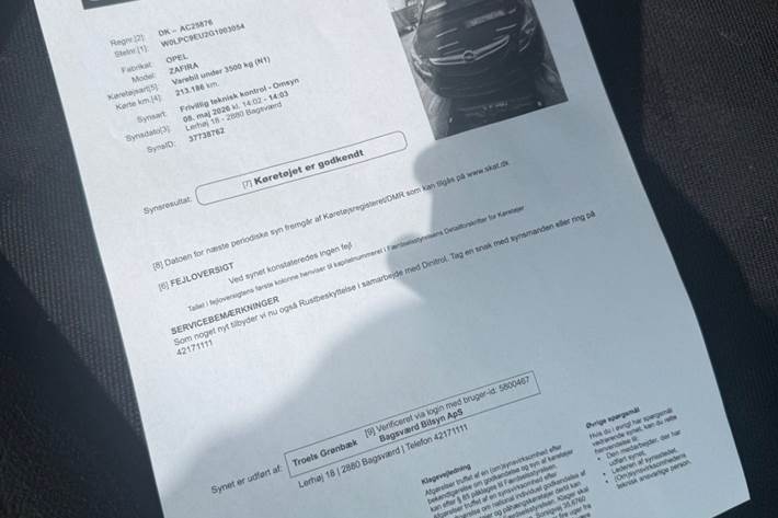 Sort Opel Zafira fra 2015