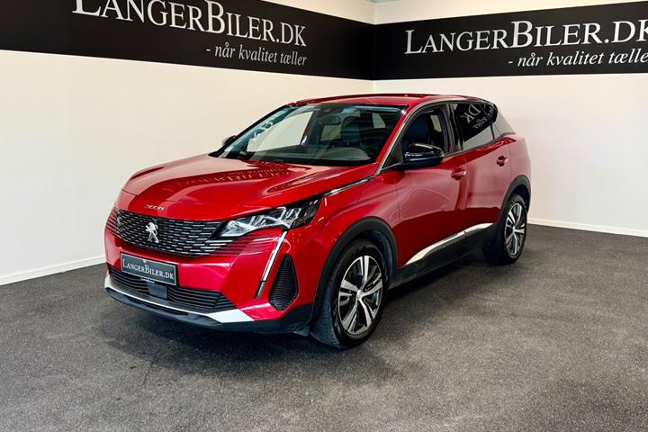 Rød Peugeot 3008 fra 2023 set udefra