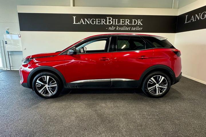Rød Peugeot 3008 fra 2023