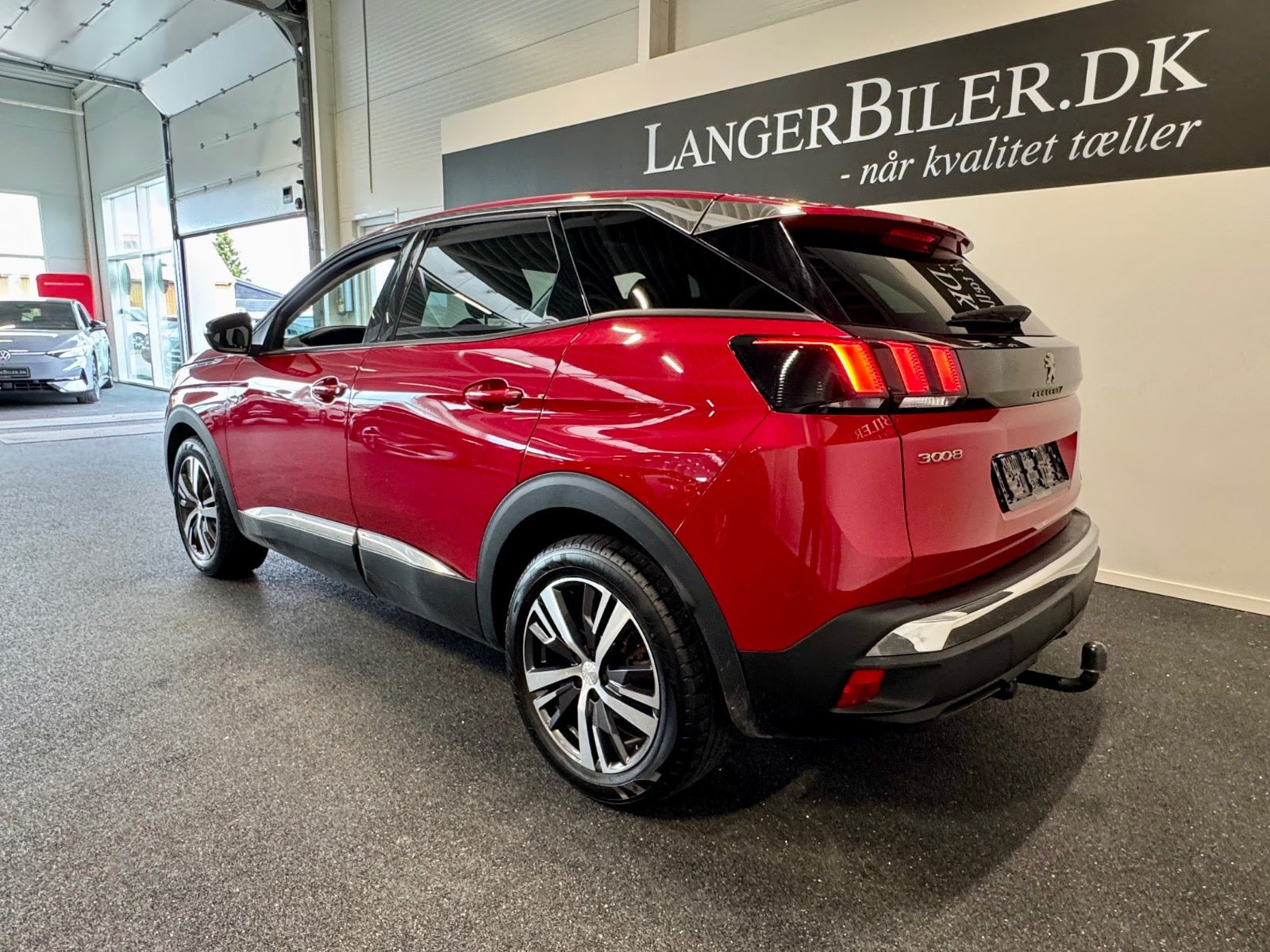 Rød Peugeot 3008 fra 2023