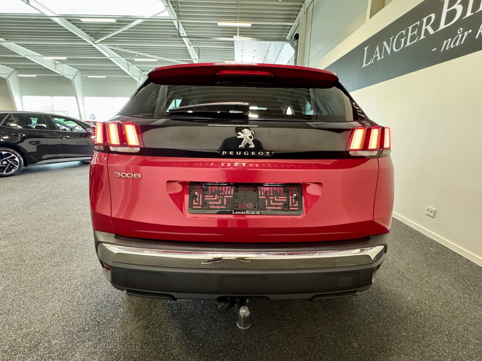 Rød Peugeot 3008 fra 2023