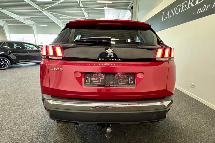 Rød Peugeot 3008 fra 2023