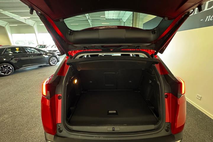 Rød Peugeot 3008 fra 2023