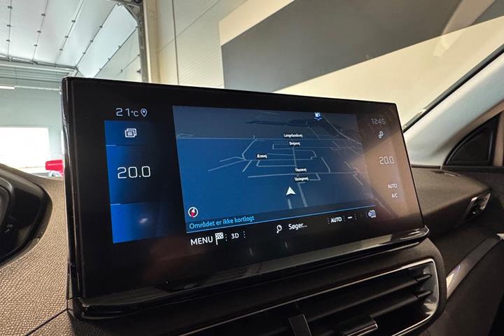 Rød Peugeot 3008 fra 2023