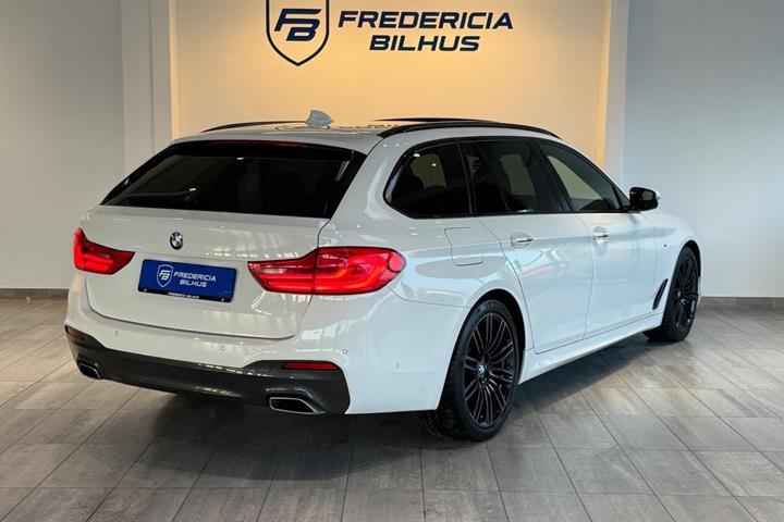 Beige BMW 520d fra 2017