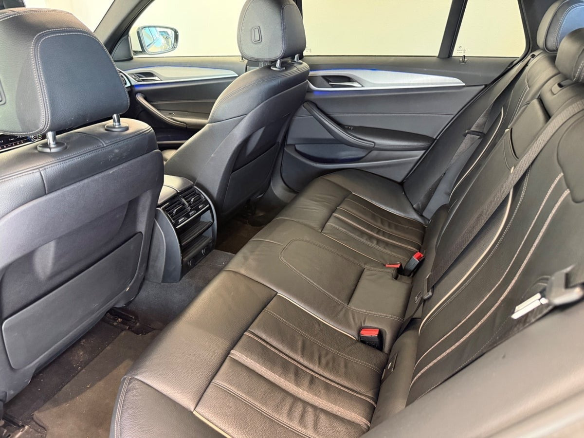 Beige BMW 520d fra 2017