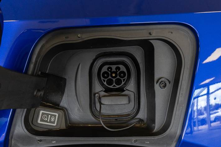 Blå Opel Mokka-e fra 2025