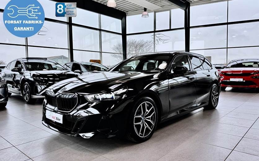 BMW i5 eDrive40 Touring Fully Charged M-Sport