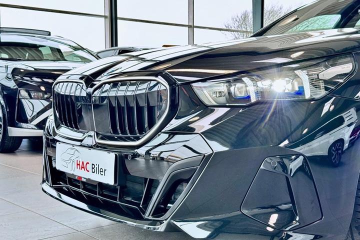 Sort BMW i5 fra 2025