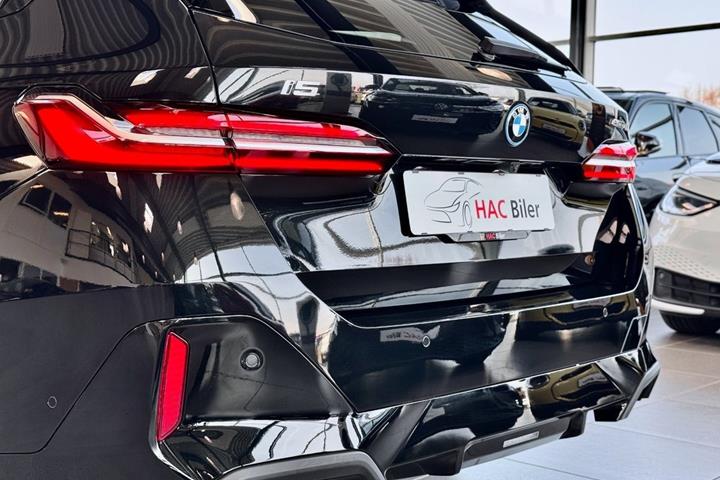 Sort BMW i5 fra 2025