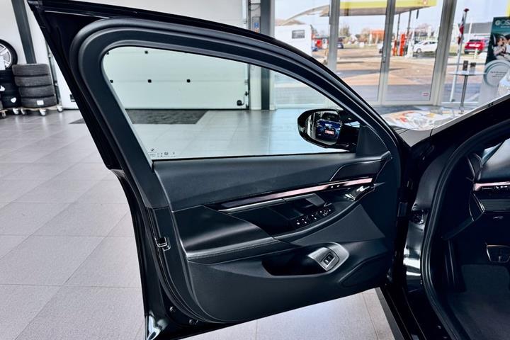Sort BMW i5 fra 2025