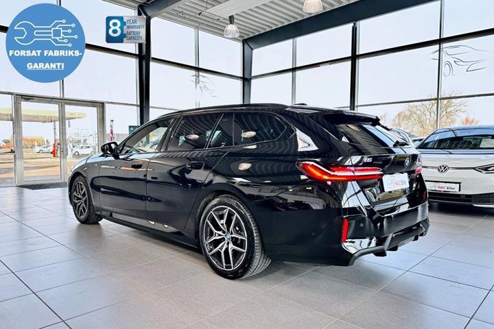 Sort BMW i5 fra 2025
