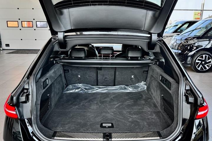 Sort BMW i5 fra 2025
