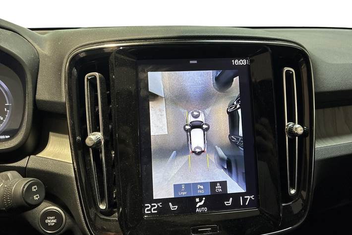 Grå Volvo XC40 fra 2020