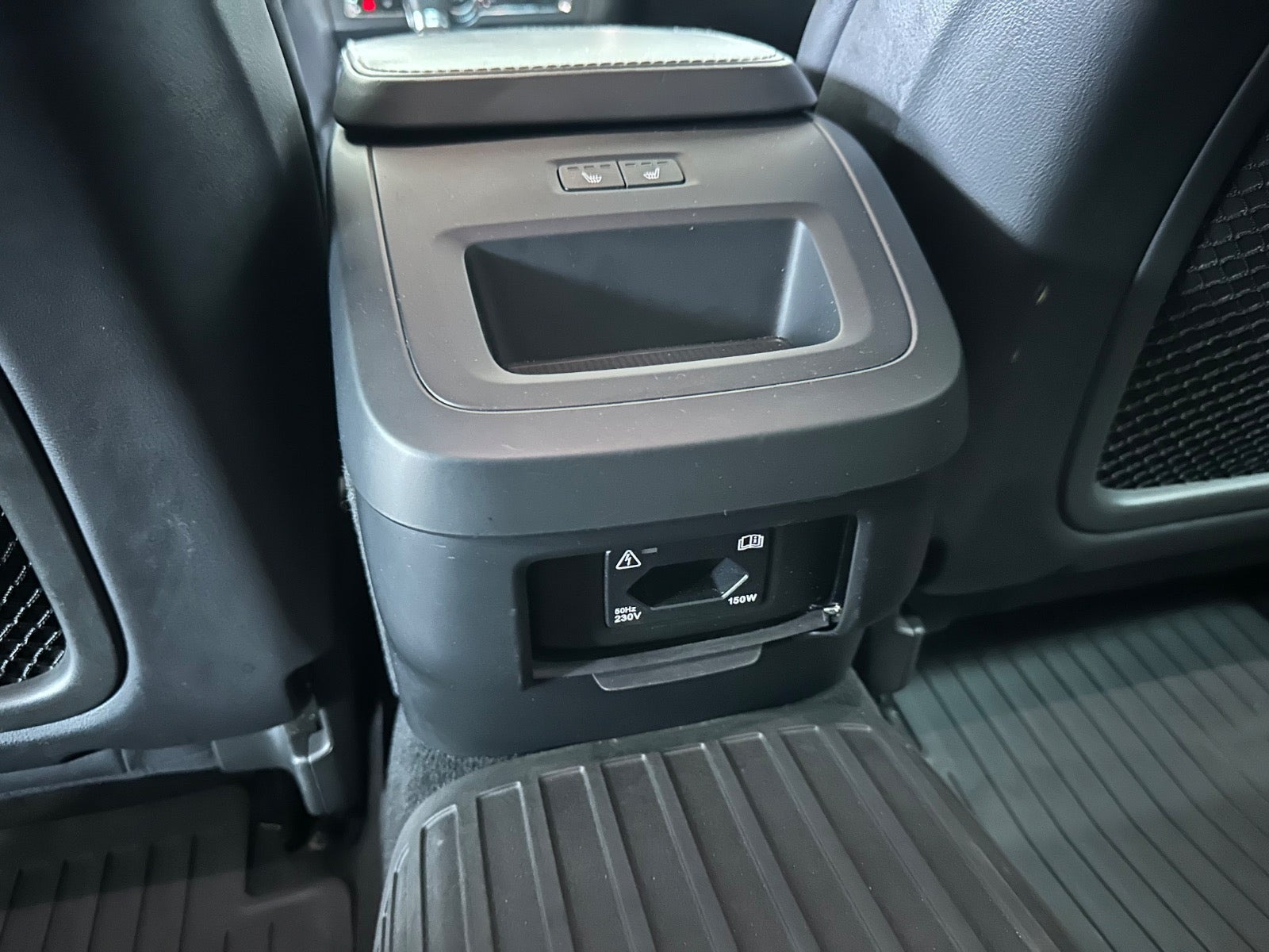 Brun Volvo V90 fra 2017