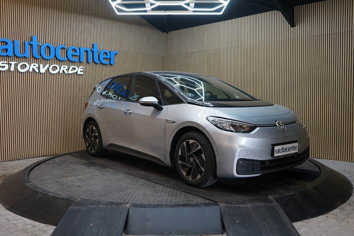 Sølv VW ID.3 fra 2023 set udefra