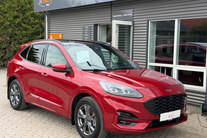 Rød Ford Kuga fra 2021