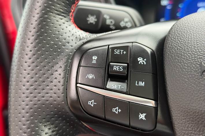 Rød Ford Kuga fra 2021
