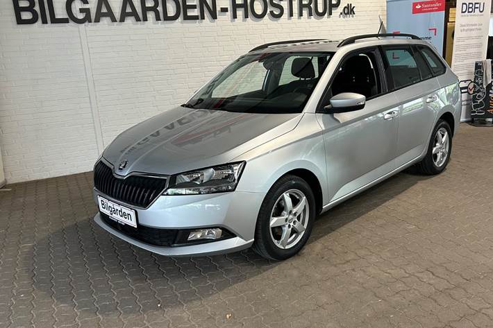 Sølv Skoda Fabia fra 2021 set udefra