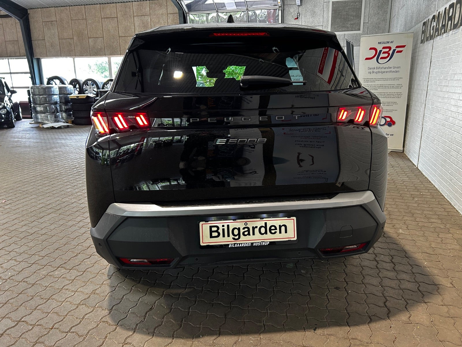 Sort Peugeot e-5008 fra 2025