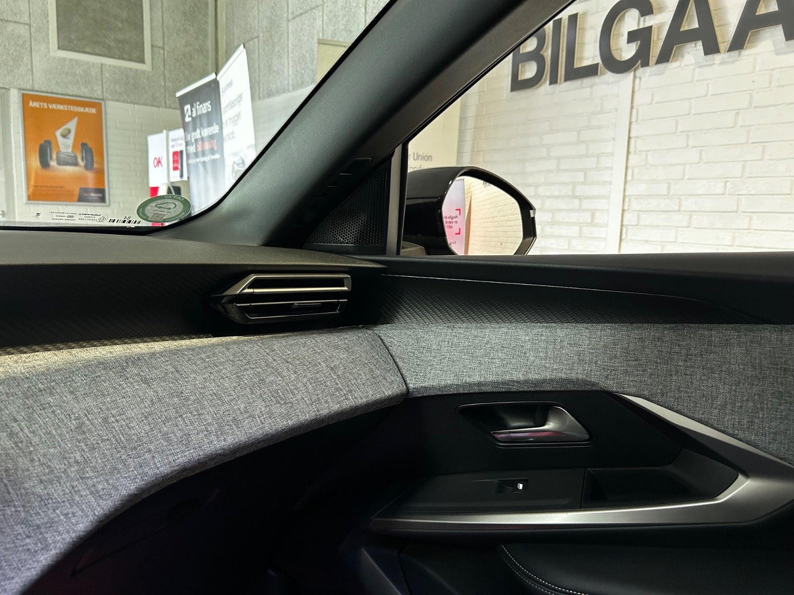 Sort Peugeot e-5008 fra 2025