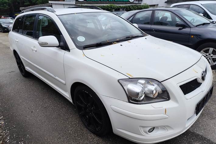 undefined Toyota Avensis fra 2008