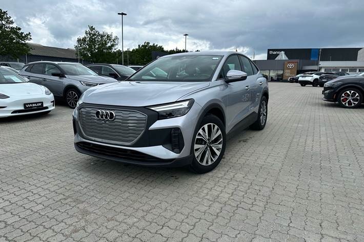 Grå Audi Q4 fra 2022