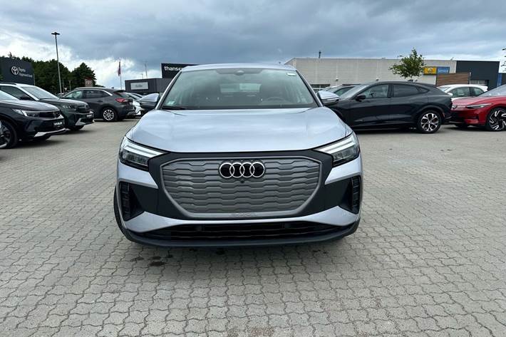Grå Audi Q4 fra 2022