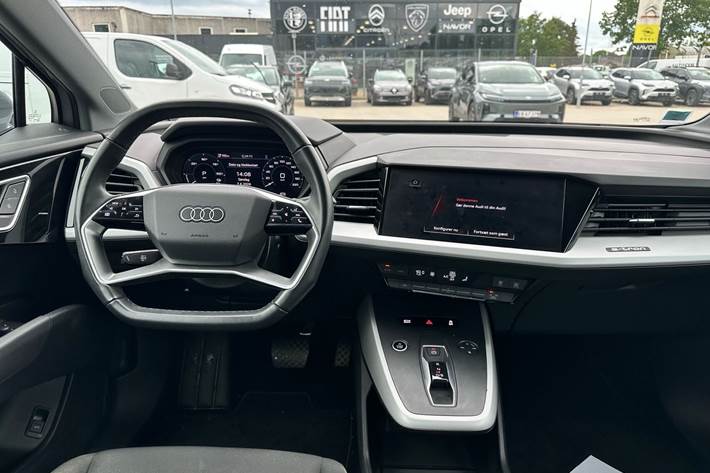 Grå Audi Q4 fra 2022