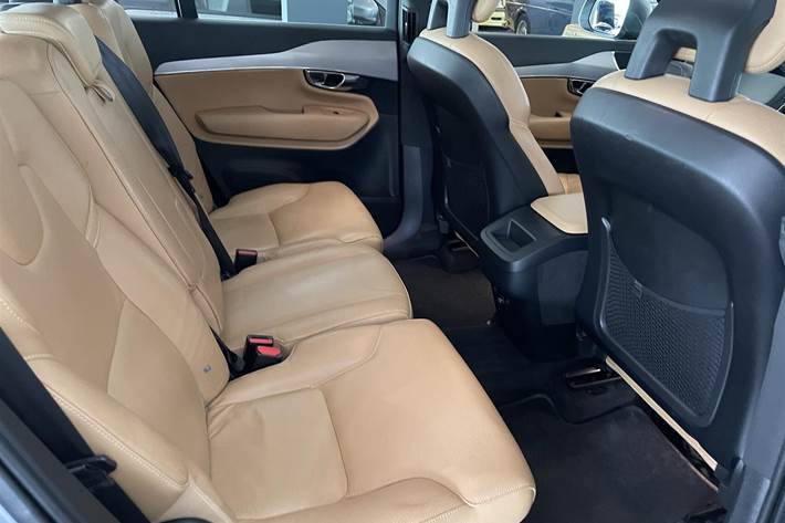 Grå Volvo XC90 fra 2016