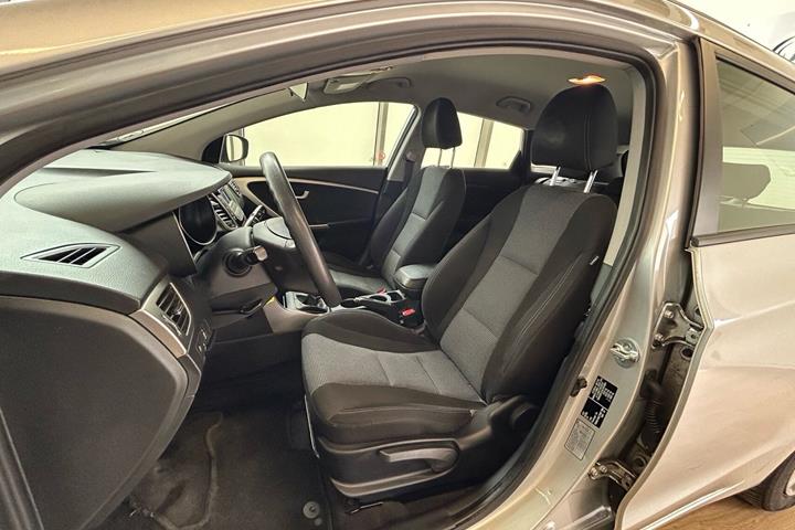 Sølv Hyundai i30 fra 2013