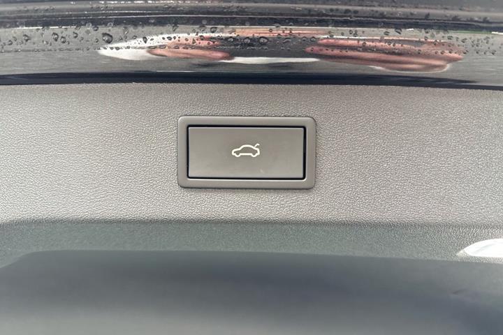 Sort Skoda Enyaq fra 2025