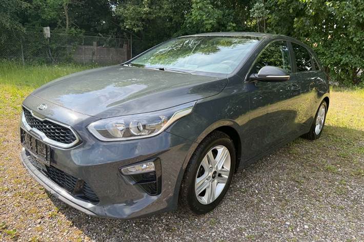 undefined Kia Ceed fra 2019 set udefra