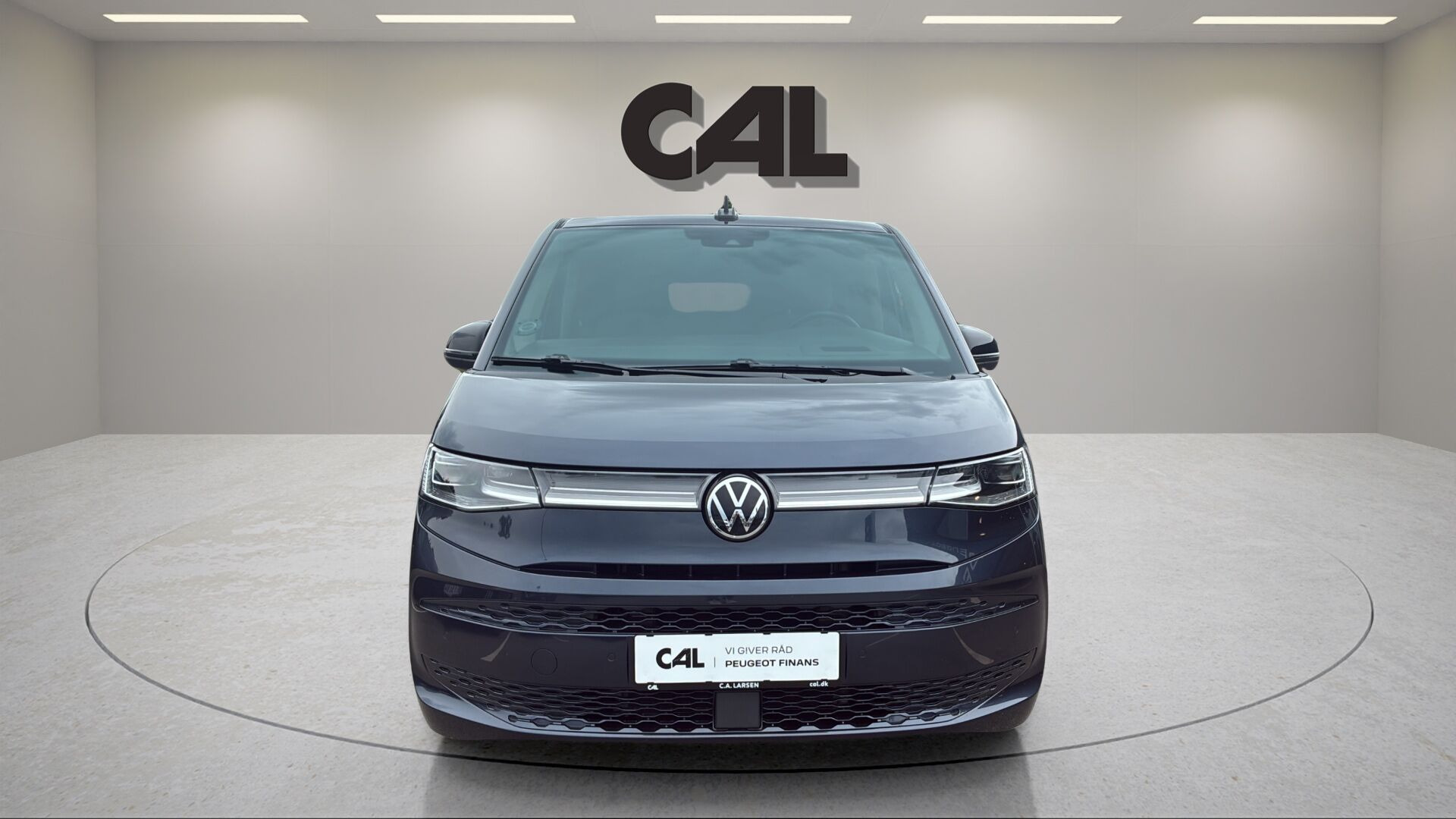 Blå VW Multivan fra 2022