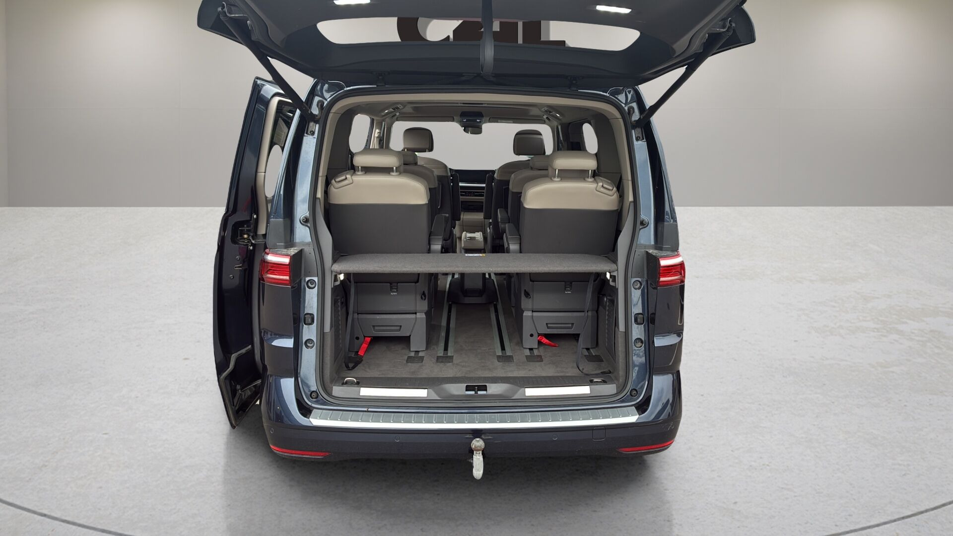 Blå VW Multivan fra 2022