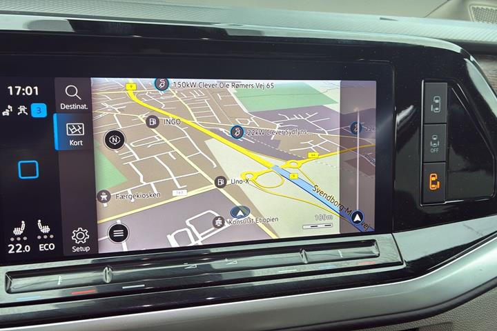 Blå VW Multivan fra 2022